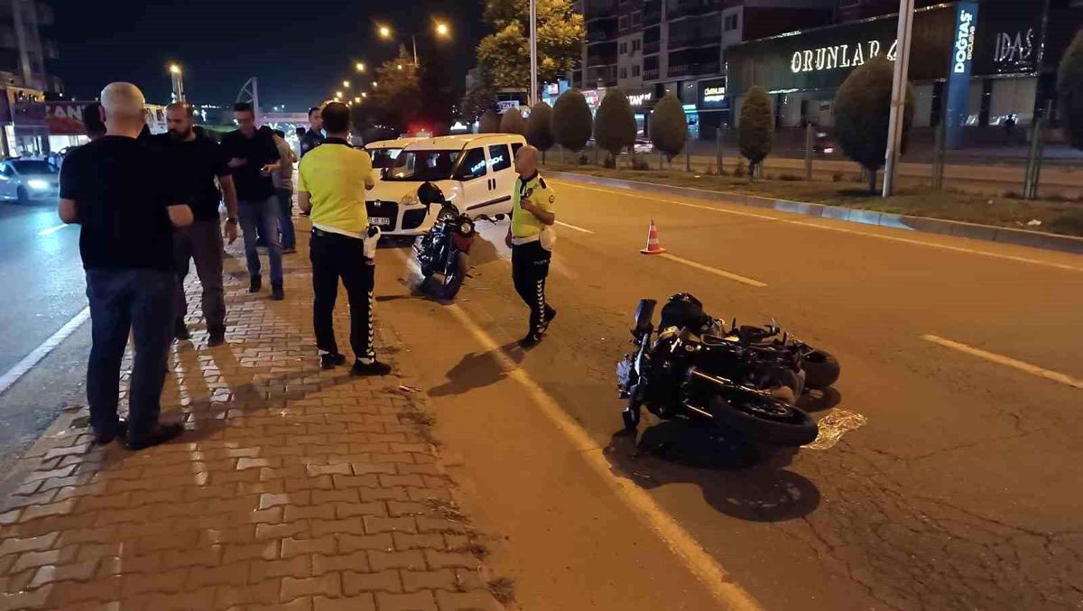 Batman'da Polis Memuru ve Eşinin Motosiklet Kazası