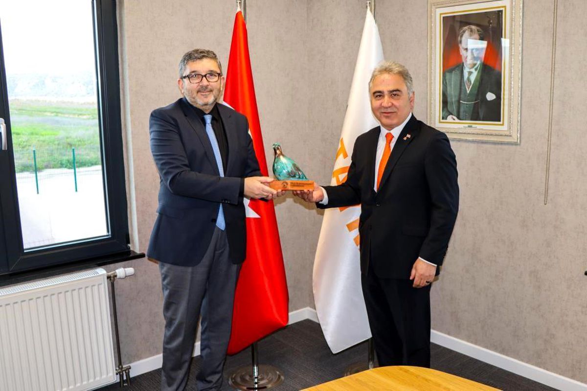 BŞEÜ Rektörü, Yağ Rafinesi Fabrikasını Ziyaret Etti