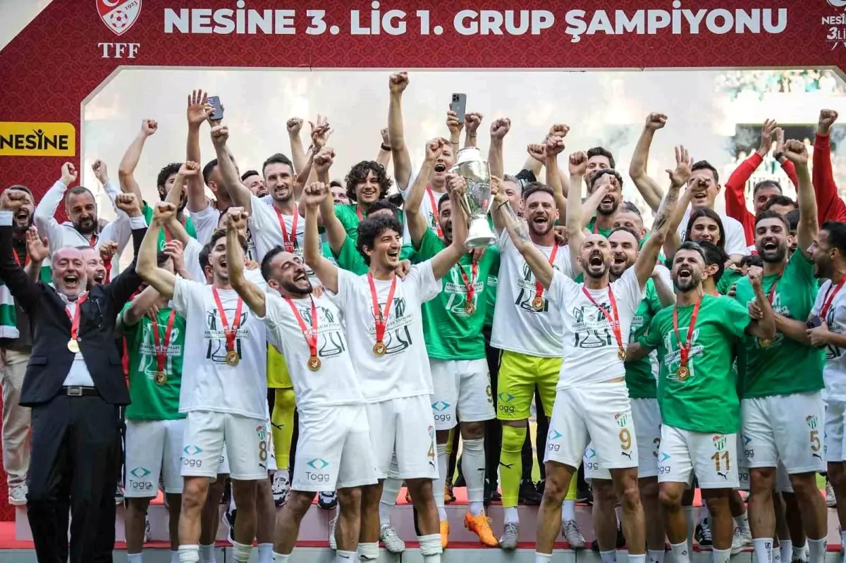 Bursaspor'da 8 Futbolcunun Sözleşmesi Sona Erdi