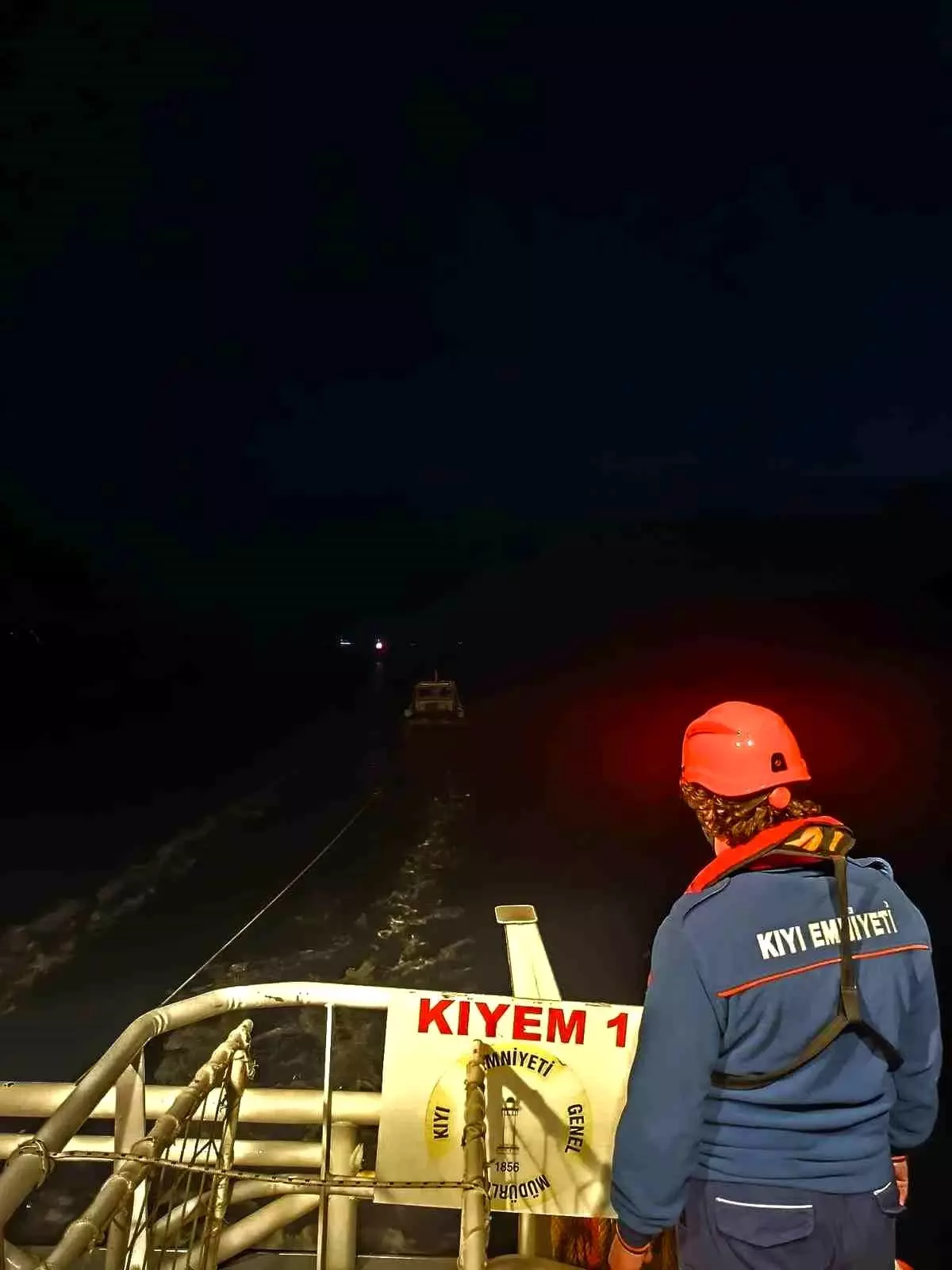 Çanakkale Boğazı'nda Arıza Yapan Tekne Kurtarıldı