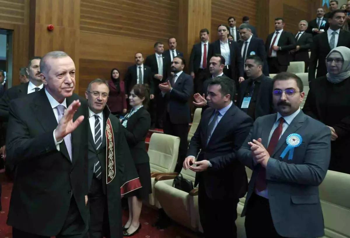 Cumhurbaşkanı Erdoğan: 'Kendini devletten üstün görenlerin tepelerine binmeye devam edeceğiz'