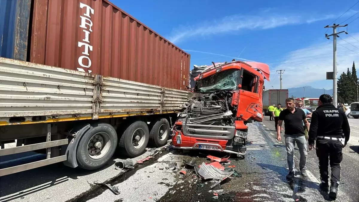 Sakarya'da Zincirleme Trafik Kazası: Savaş Alanına Dönen Yol