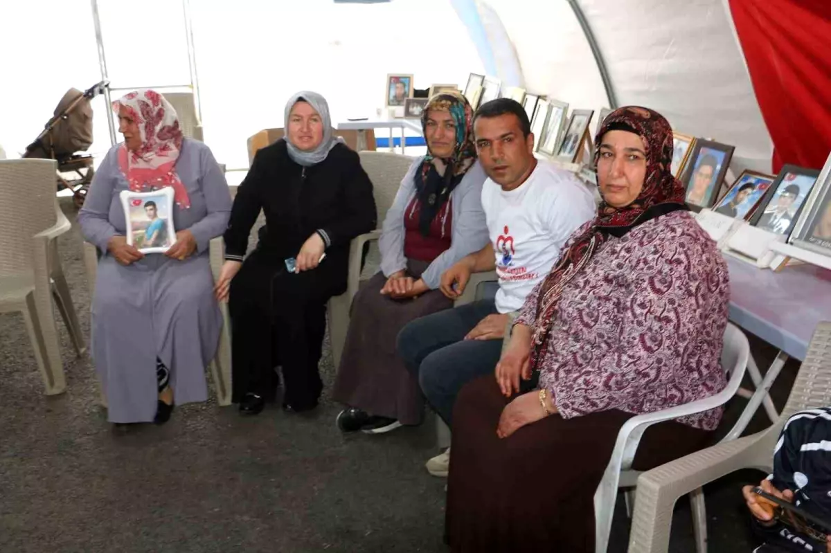 Diyarbakır anneleri PKK'nın kendini feshetmesiyle evlatlarına kavuşmayı bekliyor