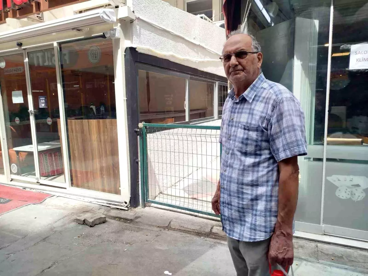 İzmir'de Gaz Sızıntısı Nedeniyle Patlama, 4 Yaralı