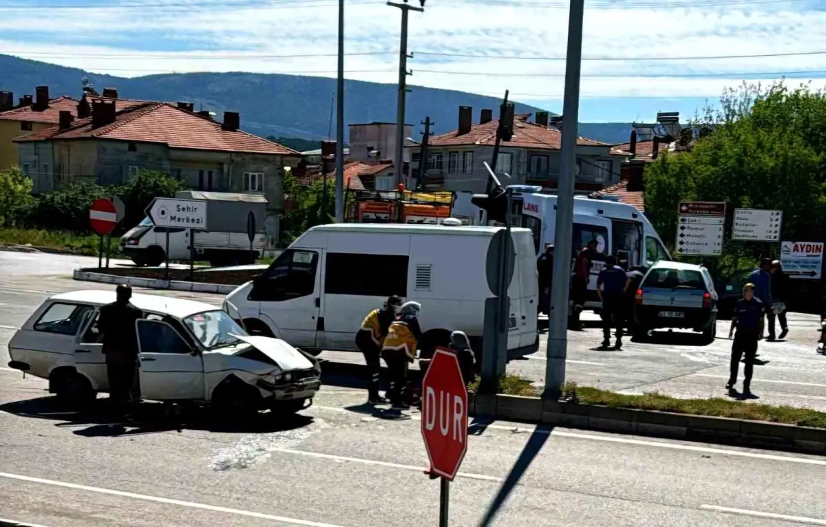 Kütahya'da Trafik Kazası: 5 Yaralı
