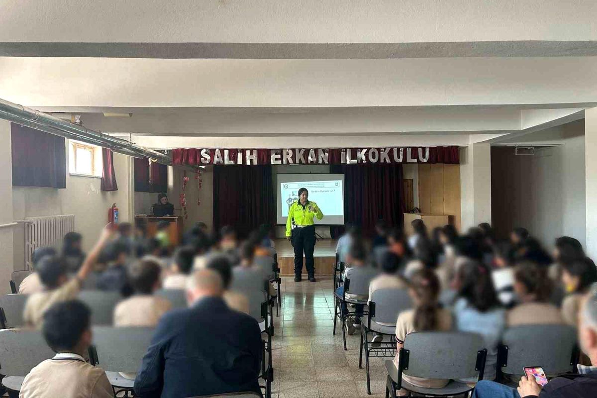 Emniyetten çocuklara suçtan korunma eğitimi