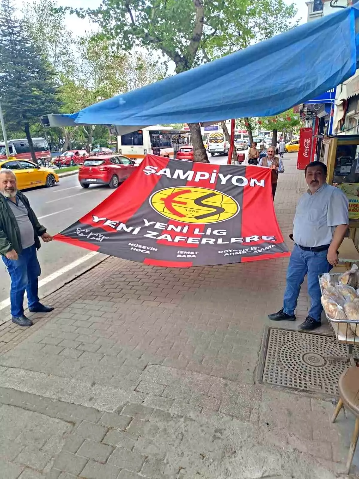 Eskişehirspor'un Şampiyonluğu İçin Dev Bayrak Hazırlandı