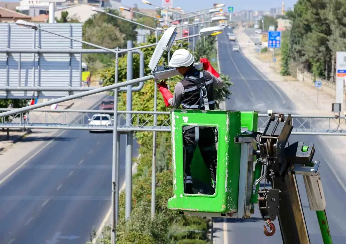 Fırat EDAŞ'tan Kesintisiz Enerji İçin Altyapı Çalışmaları