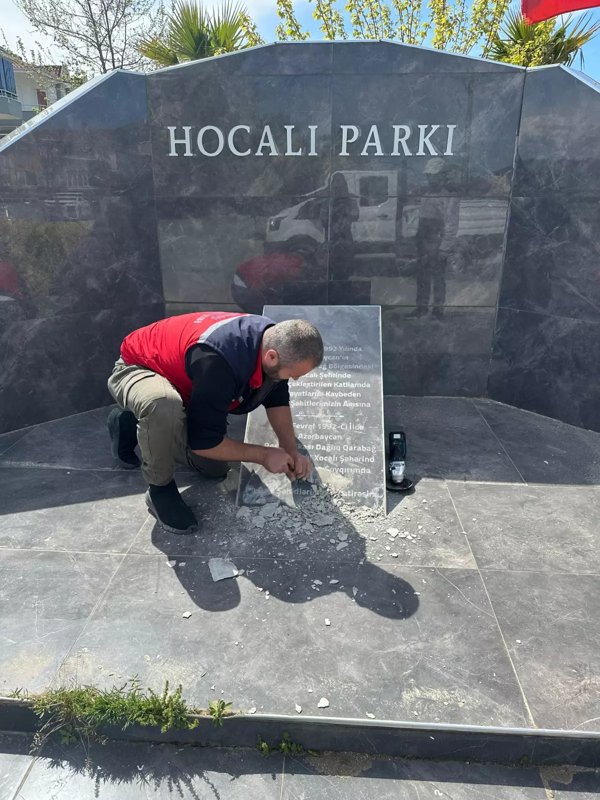 Hocalı Parkı'ndaki Hitabeye Zarar Verildi