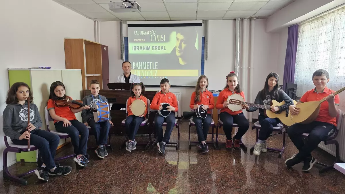İbrahim Erkal, Vefatının 8'inci Yıl Dönümünde Öğrencileri Tarafından Anıldı