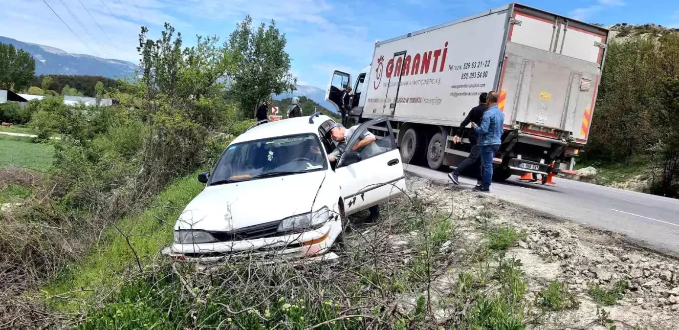 Bolu-Mudurnu Yolunda Kaza: Takla Atan Araçta 3 Kişi Ölümden Döndü