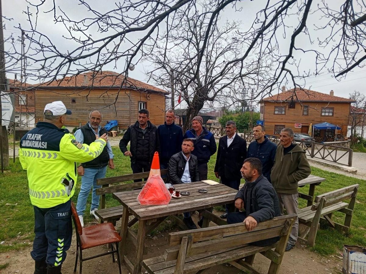 Kırklareli Jandarma Ekipleri Traktör Sürücülerini Bilgilendirdi