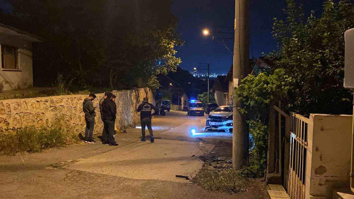 Kocaeli'de Kurşun Yağmuruna Tutan Otomobil Kazaya Sebep Oldu