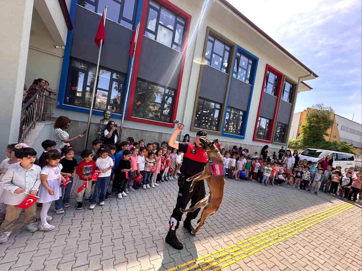 Kuşadası'nda Öğrencilere Jandarma Tanıtımı Yapıldı