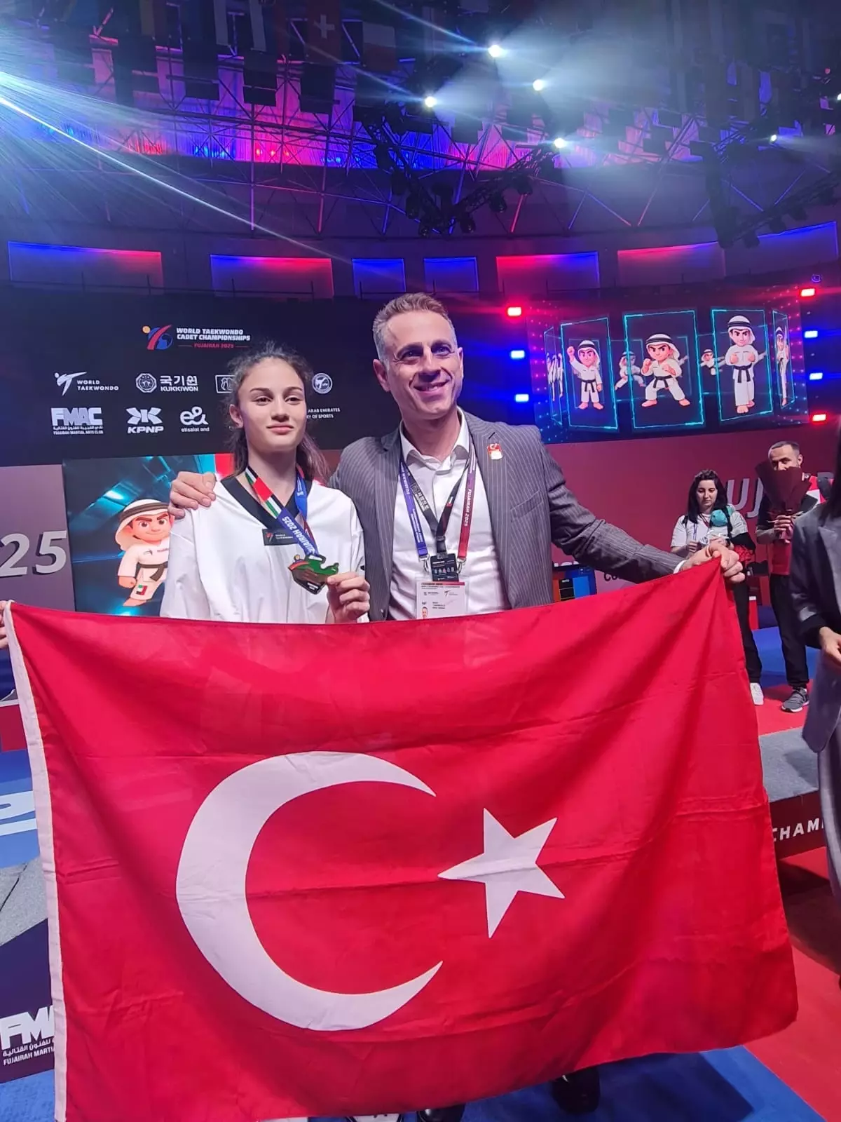 Sena Yılmaz, Yıldızlar Taekwondo Şampiyonası'nda Dünya Şampiyonu Oldu