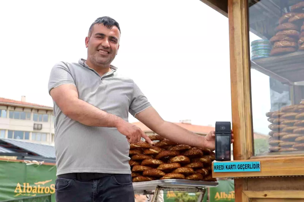 Sivas'ta Simitçi Kredi Kartıyla Ödeme İmkanı Sunmaya Başladı