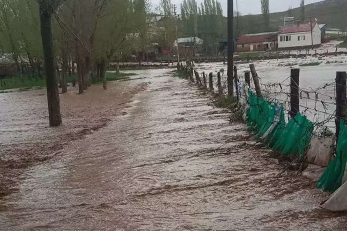 Sivas'ta sel felaketi! İki köyde hasar oluştu