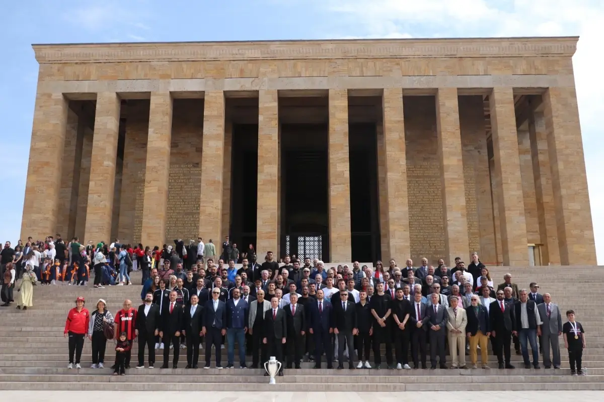 Gençlerbirliği, Süper Lig'e Yükselişini Anıtkabir'de Kutladı