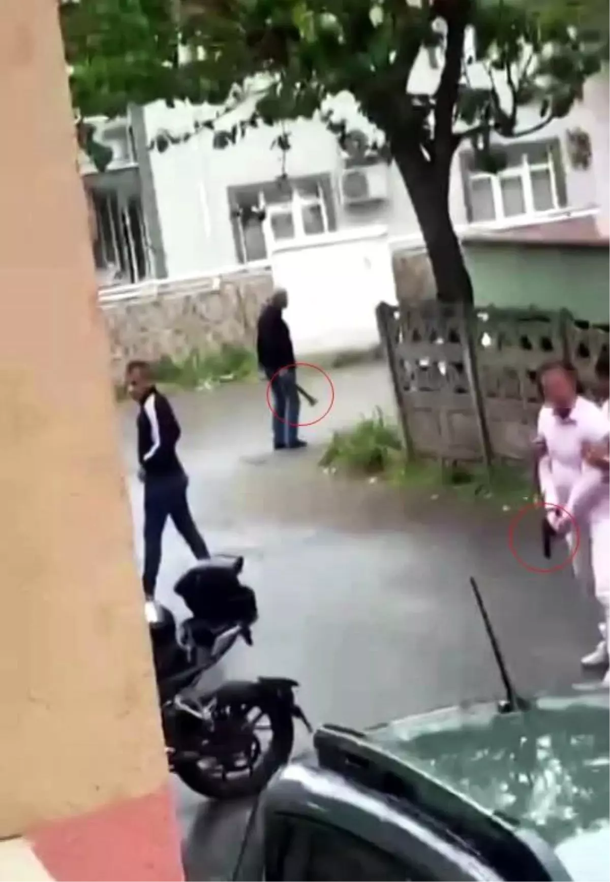 Sakarya'da Emekli Polis ile Genç Arasında Balyoz ve Silah Tartışması