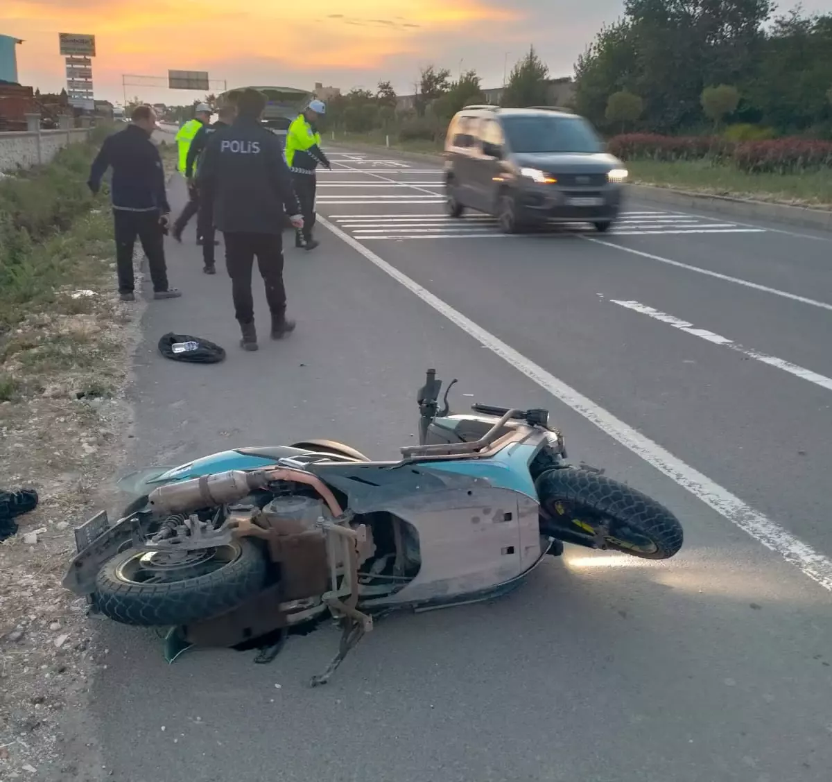 Edirne'de Motosiklet TIR'a Çarptı, Sürücü Ağır Yaralandı
