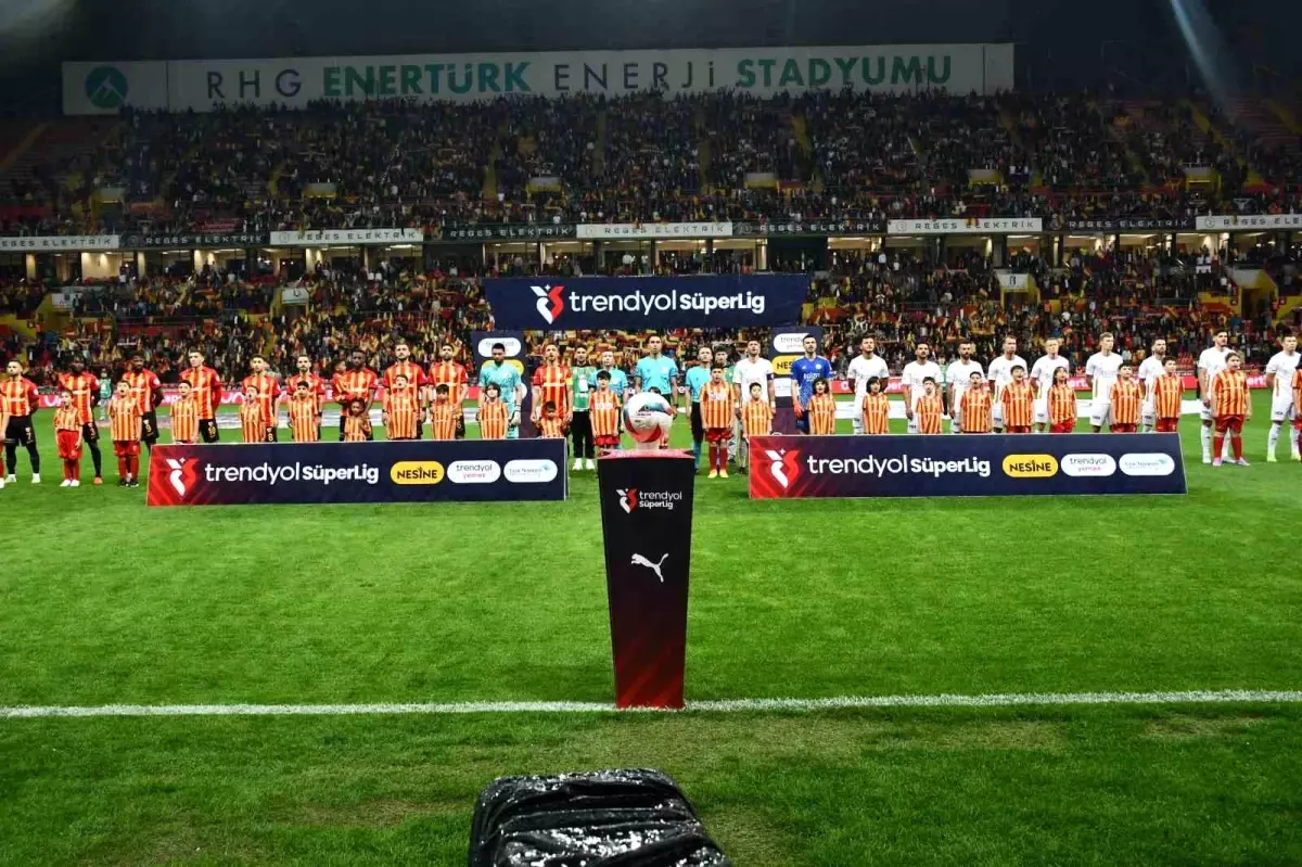 Kayserispor, Antalyaspor'u 2-1 önde kapattı