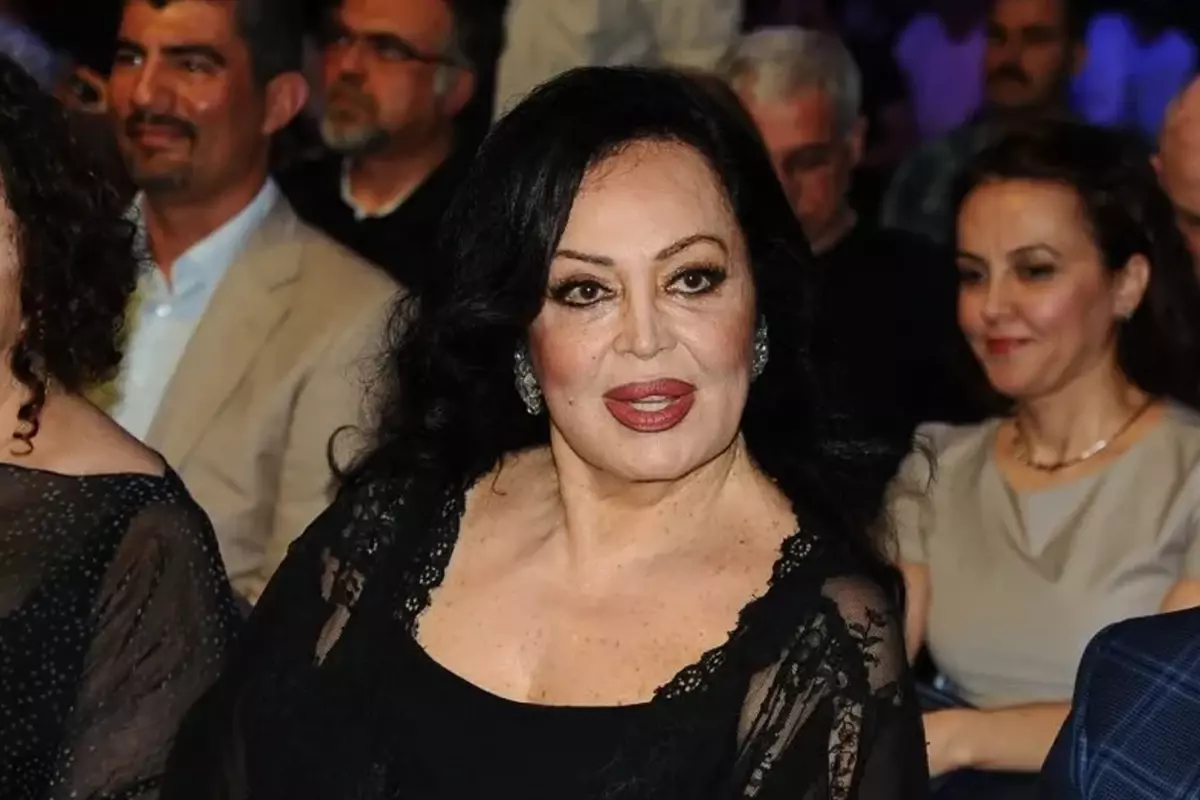 Türkan Şoray'ın duygusal anları: Ağlamamak için kendimi zor tutuyorum