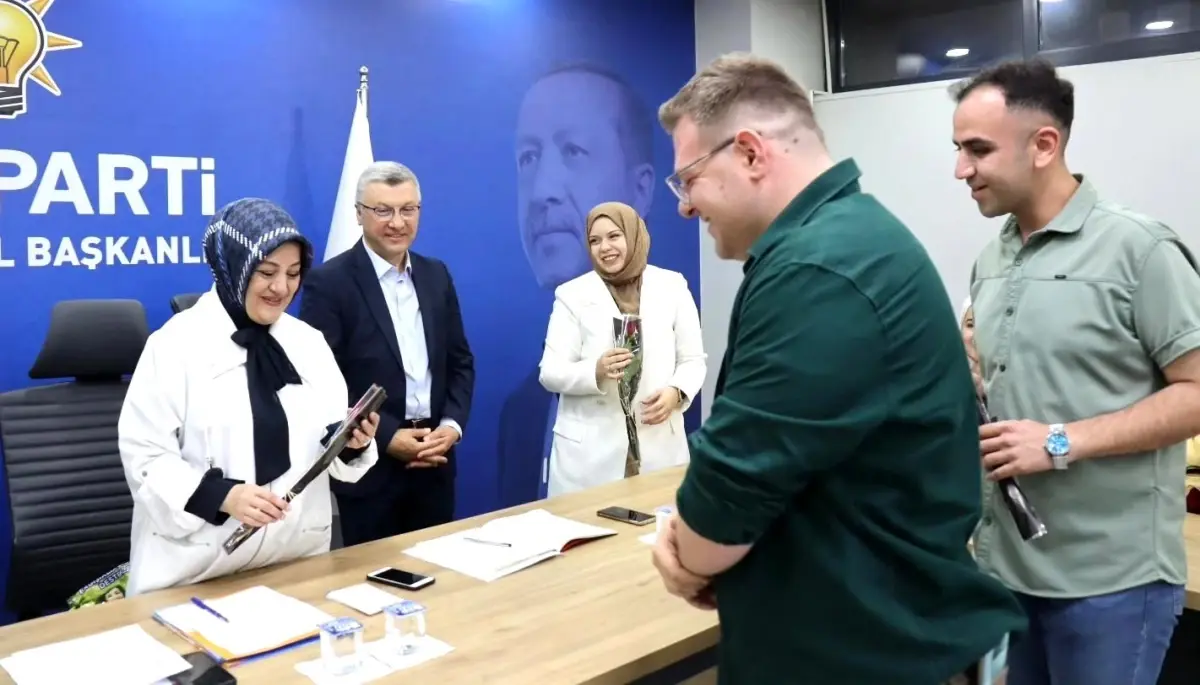 AK Parti Kütahya Gençlik Kolları, Anneler Günü'nü Kutladı