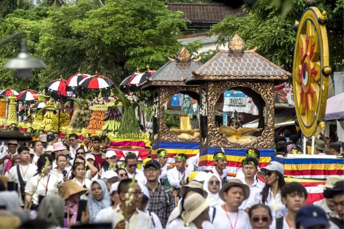 Endonezya'da Vesak Günü Coşkuyla Kutlandı