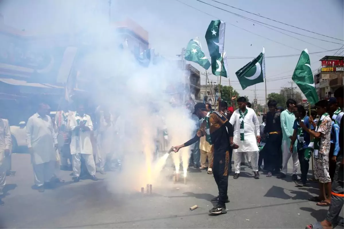Pakistan ve Hindistan Arasında Gergin Ateşkes