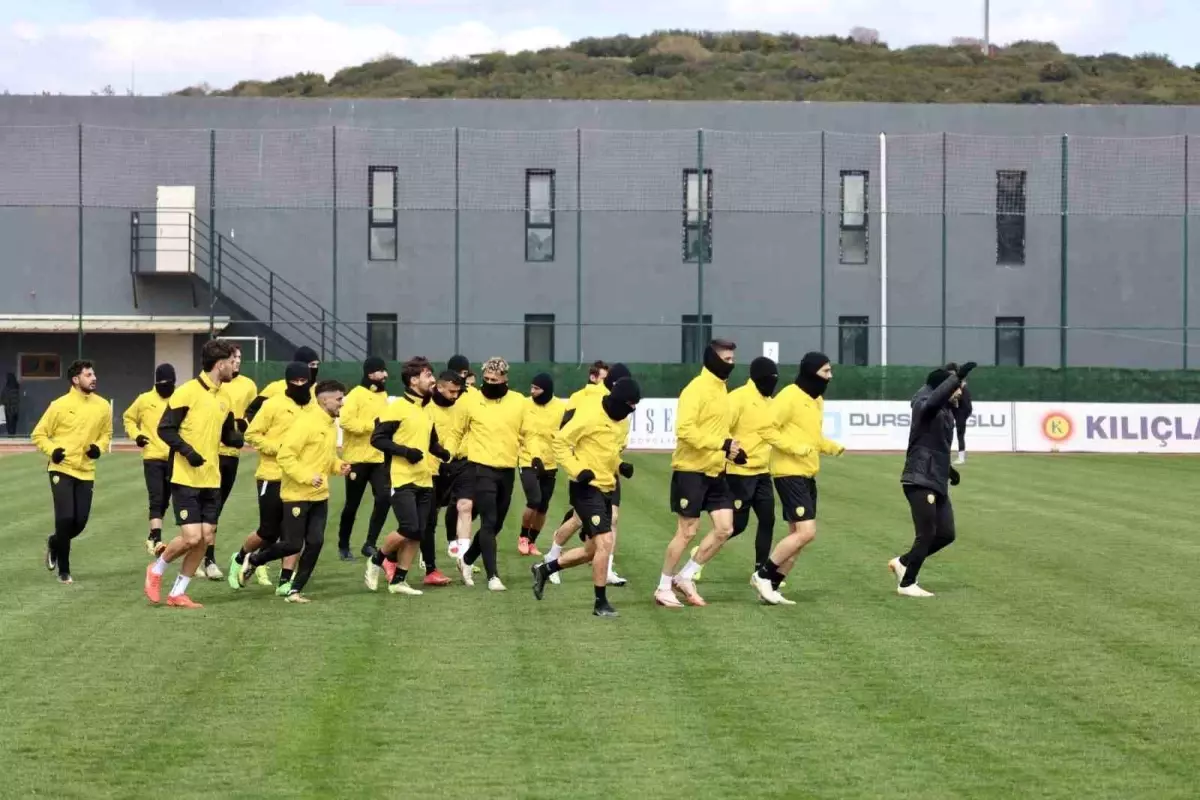 Aliağa FK, 6 Oyuncusuyla Yollarını Ayırdı