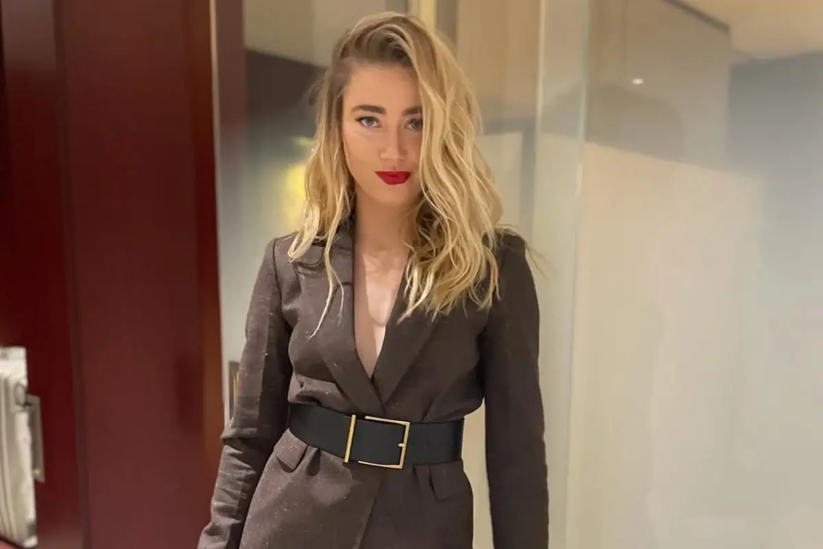 Amber Heard ikiz bebeklerini kucağına aldı! Elon Musk detayı gündem oldu