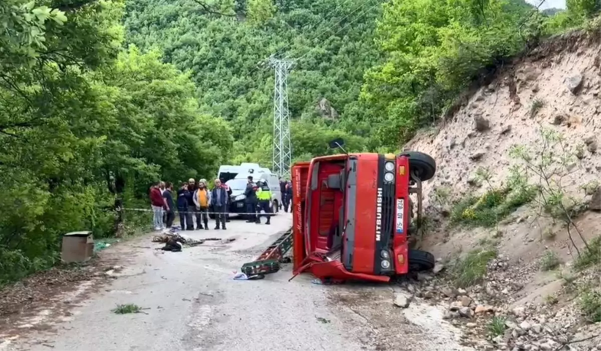 Artvin'de İş Makinesi Kazası: 1 Ölü, 2 Yaralı