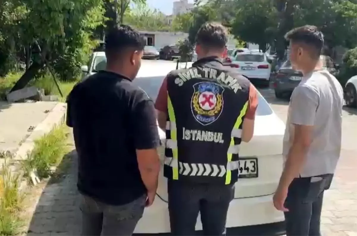 İstanbul'da Araçta Dans Eden Yolculara Trafik Cezası