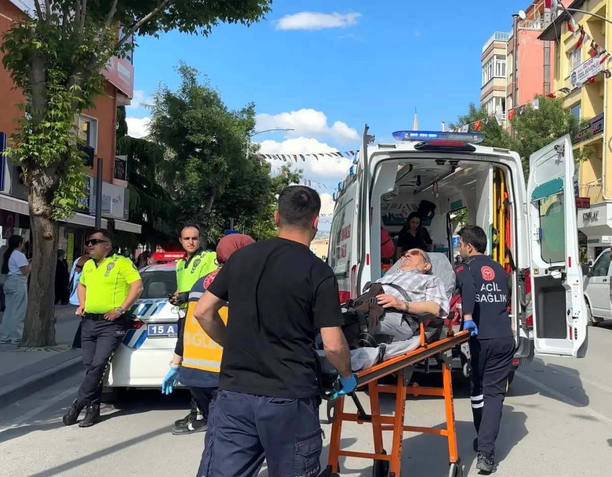 Burdur'da 76 Yaşındaki Yaya Otomobilin Çarpması Sonucu Yaralandı