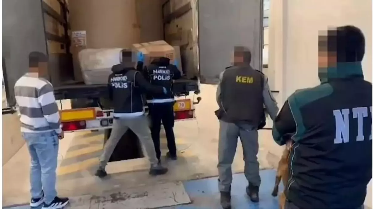 Edirne'de Sınır Kapısında Uyuşturucu Operasyonu: 115 Kilogram Skunk Ele Geçirildi