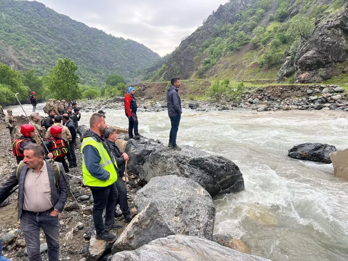 Yüksekova'da Kaybolan Genç İçin Arama Çalışmaları Devam Ediyor