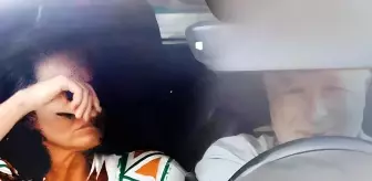 Eda Taşpınar'ın trafikte zor anları! Elleriyle gizlemeye çalıştı