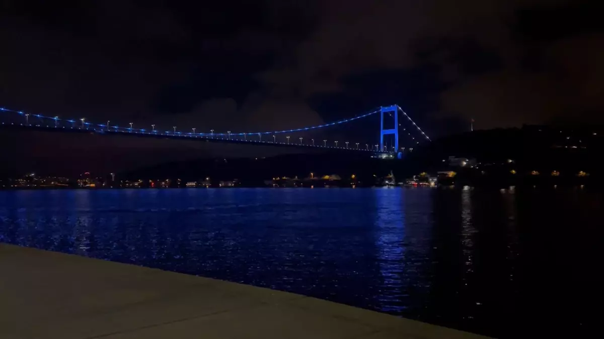 Fatih Sultan Mehmet Köprüsü, Engelliler Haftası İçin Mavi Işıklandırıldı