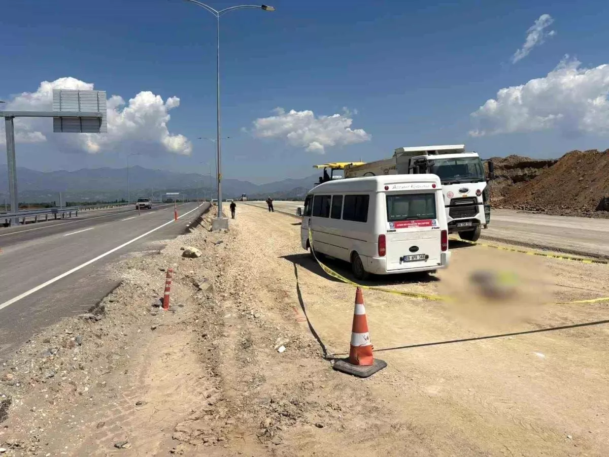 Aydın'da Geri Manevra Yapan Minibüsün Altında Kalan Şahıs Hayatını Kaybetti