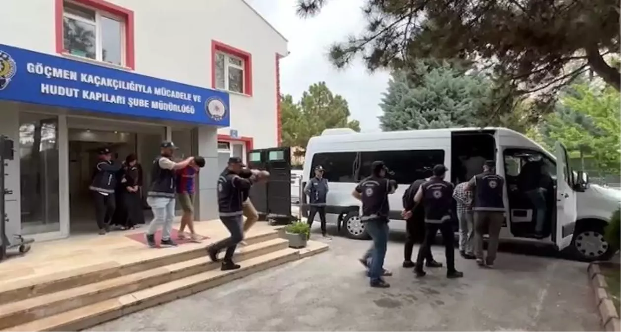 Konya'da Göçmen Kaçakçılarına Operasyon: 30 Gözaltı ve Tutuklamalar