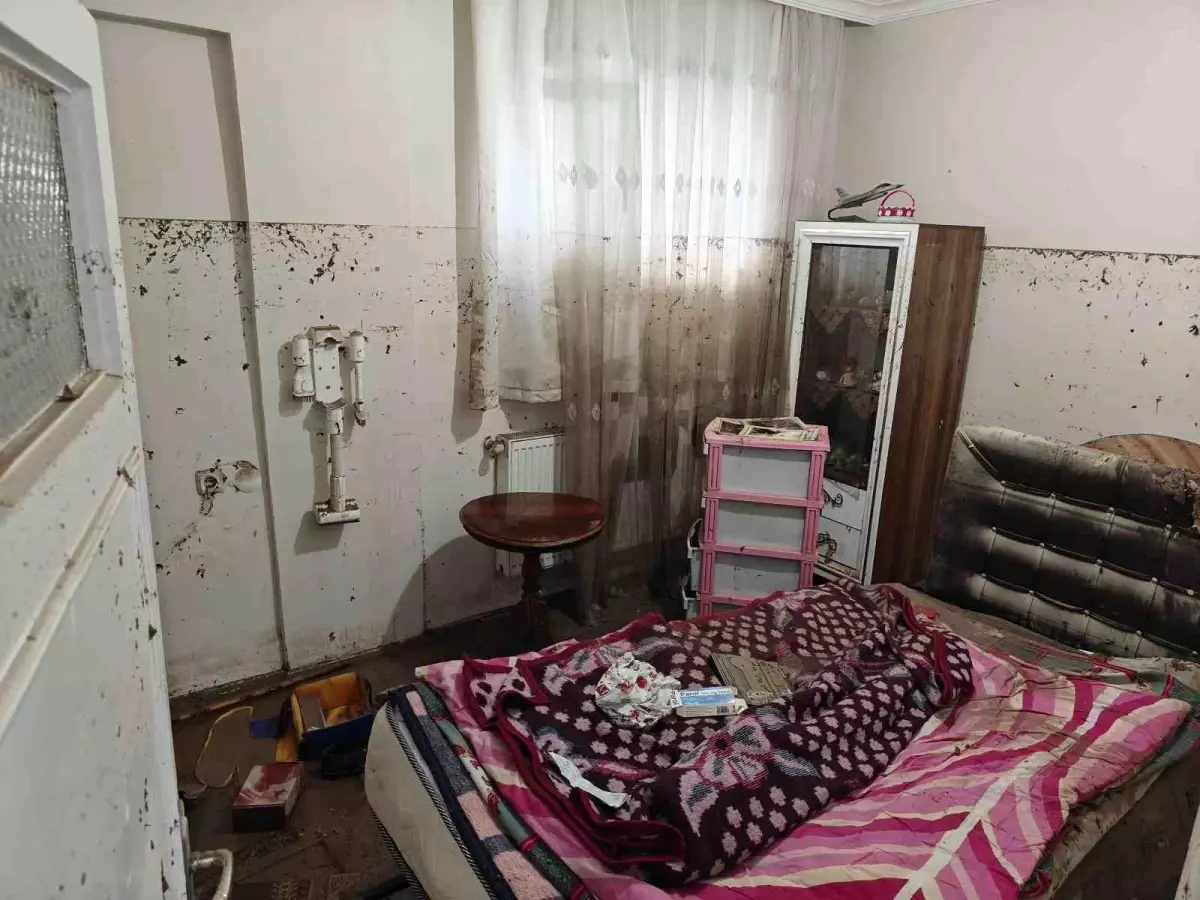 Kayseri'de Ani Sağanak Yağış Hayatı Olumsuz Etkiledi