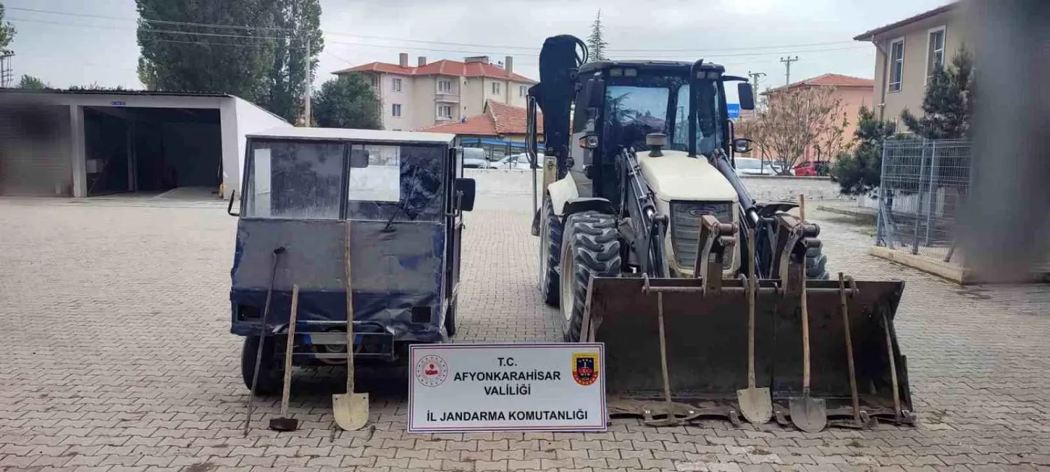 Afyonkarahisar'da Define Arayan İki Şahıs Kaçak Kazı Yaparken Yakalandı