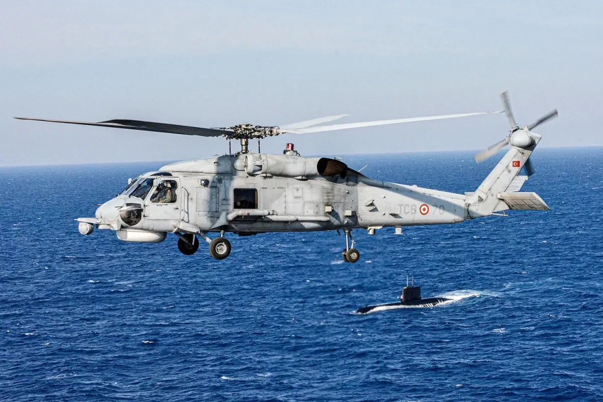 MSB'nin helikopteri denize acil iniş yaptı