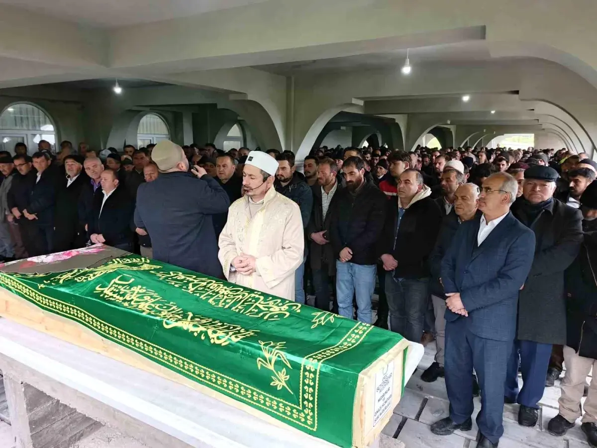 Ordu'da 'Anneler Günü'nde ağaçta asılı bulunan kadın son yolculuğuna uğurlandı