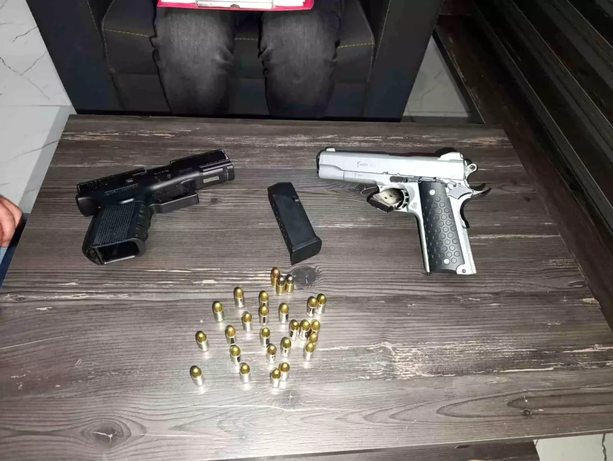 İzmir'de Otomobili Kurşunlayan Şüpheli Tutuklandı