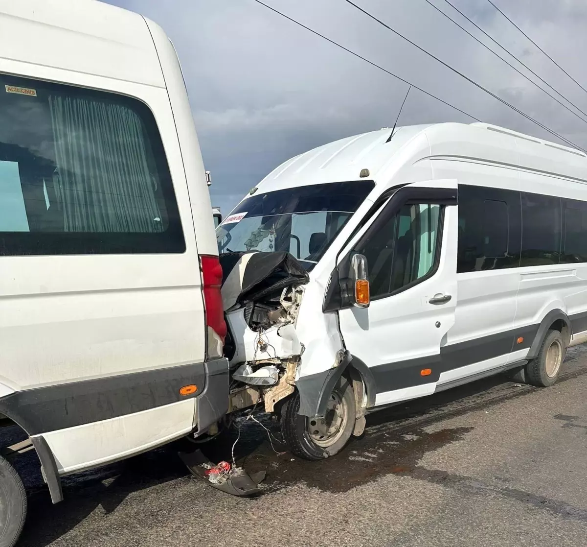 Siverek'te Öğretmenleri Taşıyan Minibüsler Çarpıştı: 28 Yaralı