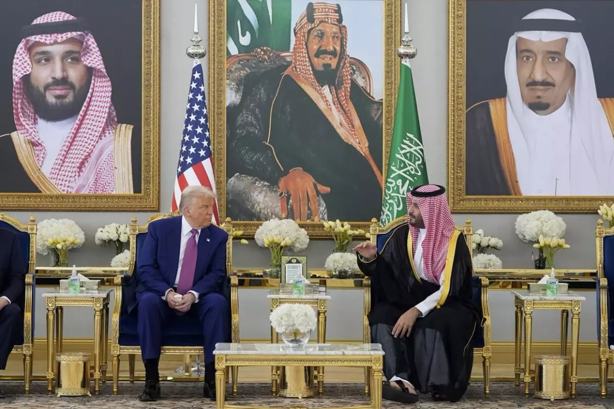 Trump ve Veliaht Prens Selman'dan Tarihi Görüşme