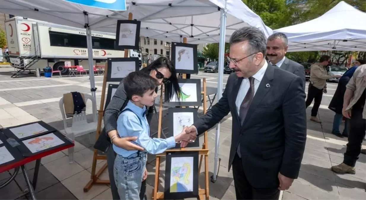 Eskişehir'de Engelsiz Hayır Panayırı Düzenlendi
