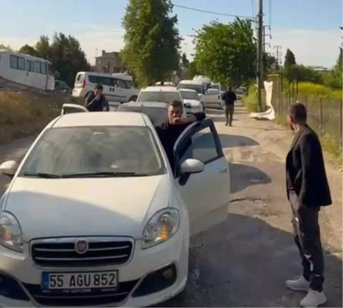 Yalova'da Yol Vermeme Tartışması Trafiği Durma Noktasına Getirdi