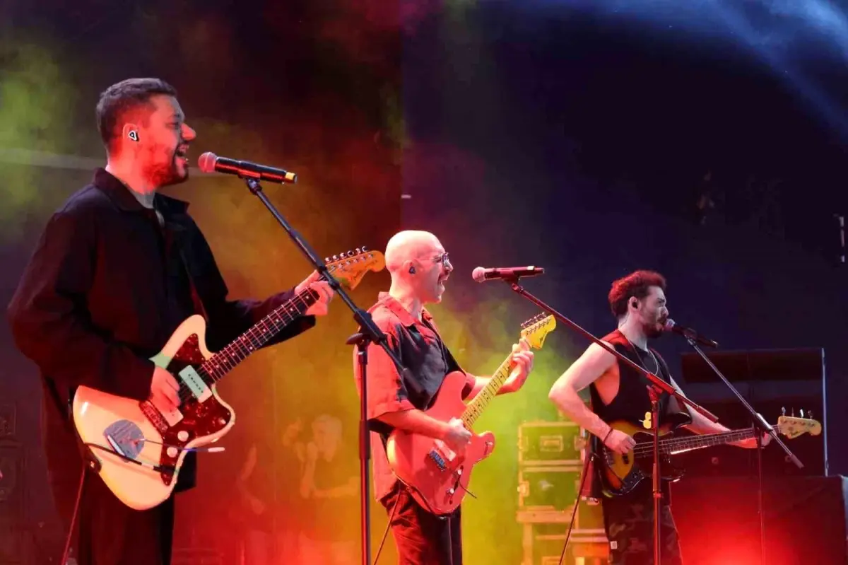 İEÜ Bahar Şenliği Unutulmaz Bir Konserle Sona Erdi